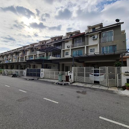 3Storey House 13Pax Family Suite بيان ليباس المظهر الخارجي الصورة